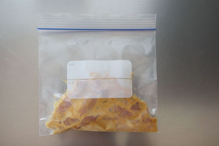 【決定版】フリーザーバッグの空気を一発で抜く方法！見事に密着させる最短ルートを公開♪