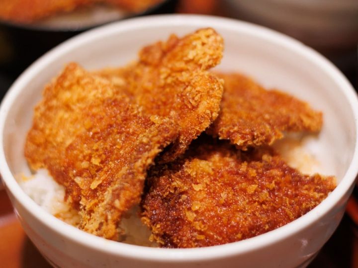 All About ニュース編集部が全国250人を対象に実施した「ご当地グルメに関するアンケート」の調査結果から、旅先で食べたい「新潟県のご当地グルメ」ランキングを発表！ 2位「タレカツ丼」を抑えた1位は？