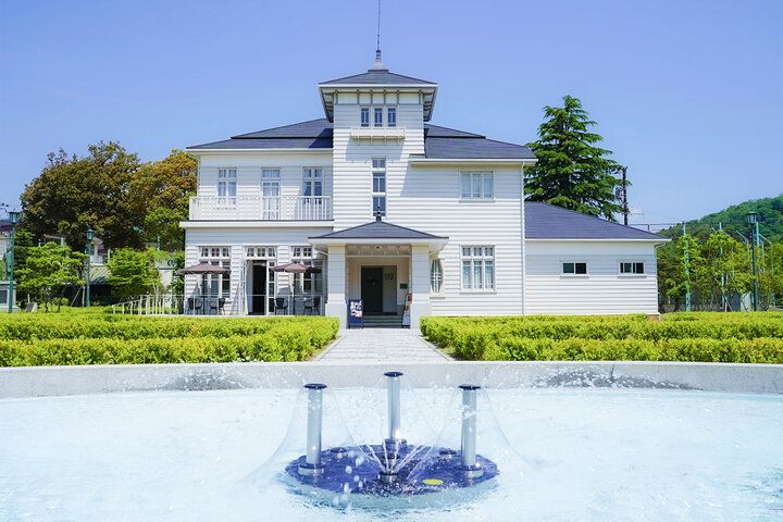 白亜の文化財カフェで絶品パスタランチ♪ レトロ建築と西洋庭園に浸る癒やしのひとときを「豊門カフェ」