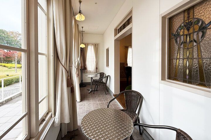 白亜の文化財カフェで絶品パスタランチ♪ レトロ建築と西洋庭園に浸る癒やしのひとときを「豊門カフェ」