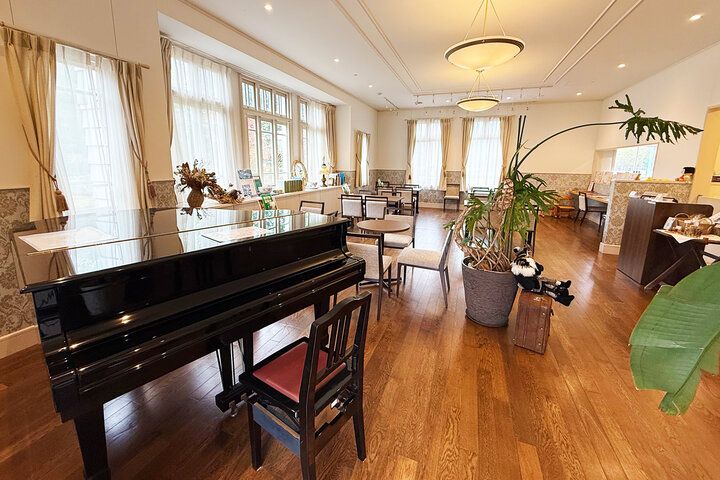 白亜の文化財カフェで絶品パスタランチ♪ レトロ建築と西洋庭園に浸る癒やしのひとときを「豊門カフェ」