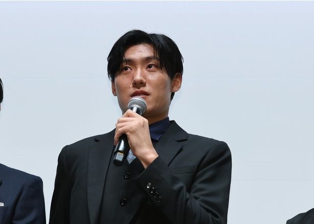 主演の松谷鷹也さん。横田選手との4年間を「宝物のような時間」と涙ながらに振り返った