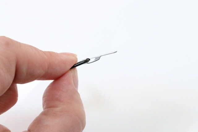 ステンレス製スマホストラップホルダー（BK） 薄さ