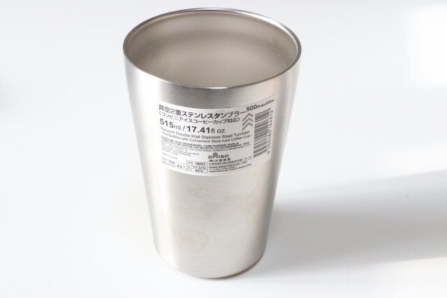 ダイソーの真空2重ステンレスタンブラー（コンビニアイスコーヒーカップ対応）のパッケージ