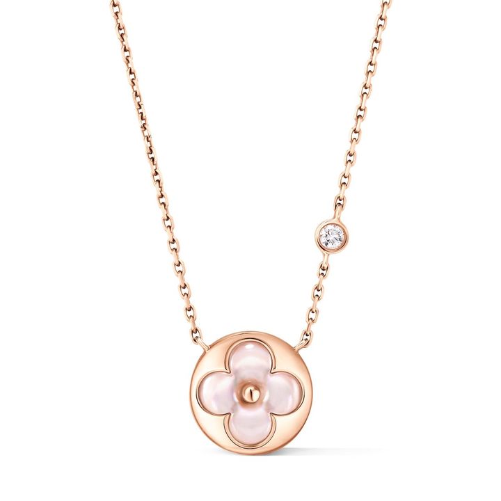 「ペンダント サン カラー ブロッサム BB」（PG×ピンク マザー・オブ・パール×ダイヤモンド）￥470,800／LOUIS VUITTON