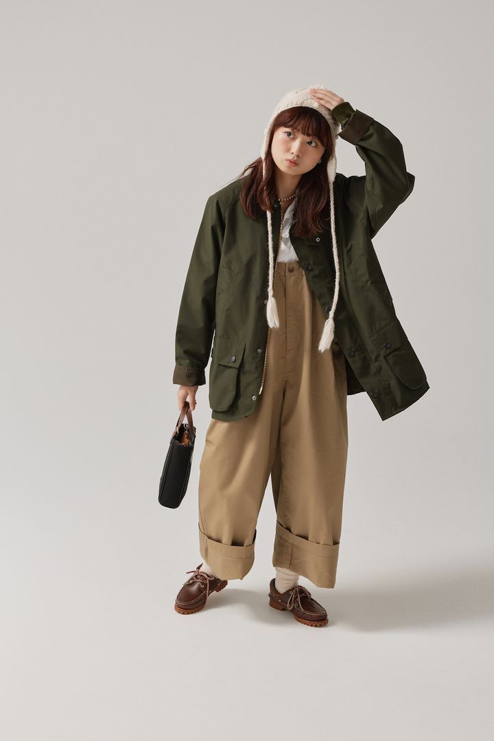 胸下まであるゆったりっとサロペットがお気に入り！フリルシャツで甘さもひとさじ【FUDGE FRIEND おしゃれさんの毎日コーディネート vol.627｜Maruru】