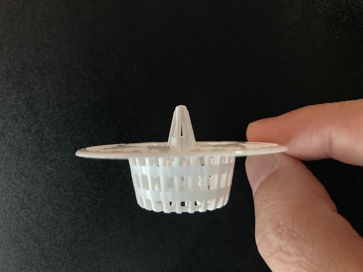 種類が豊富！排水溝ゴミ受けは100均で｜ステンレス製や洗面台用にも注目