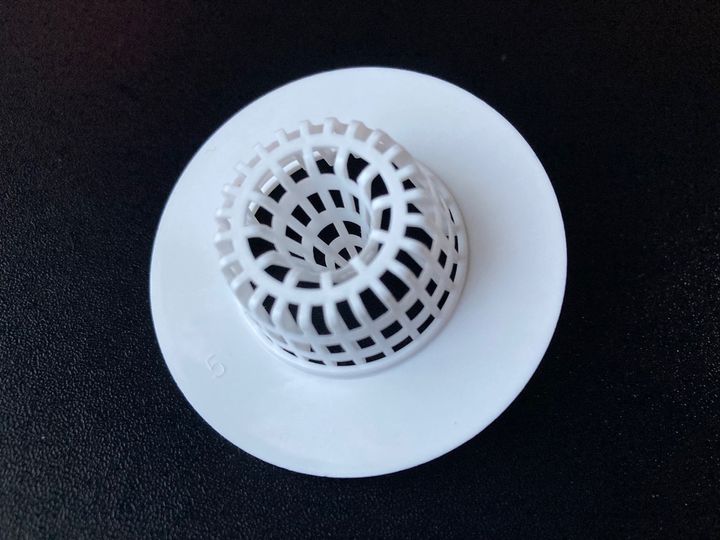 種類が豊富！排水溝ゴミ受けは100均で｜ステンレス製や洗面台用にも注目