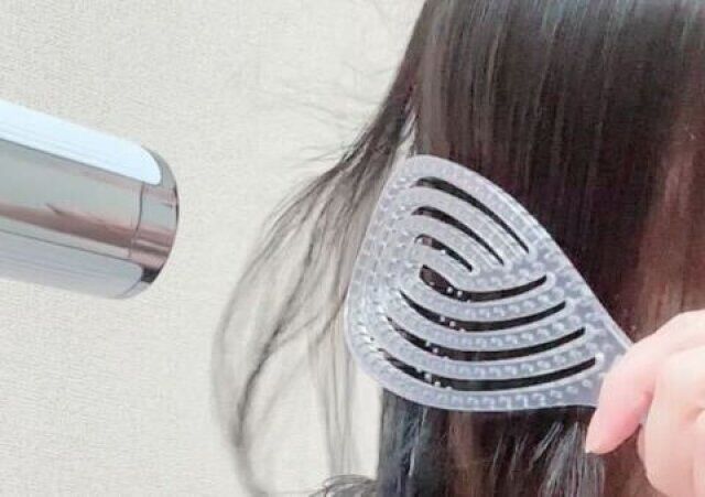 立てられる乾きやすいブローブラシ（クリア・楕円） ダイソー 使用感