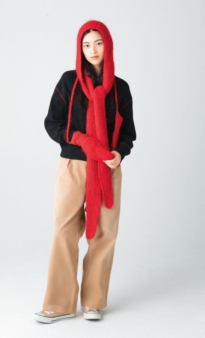 寒い季節こそ小物に鮮やかなカラーを