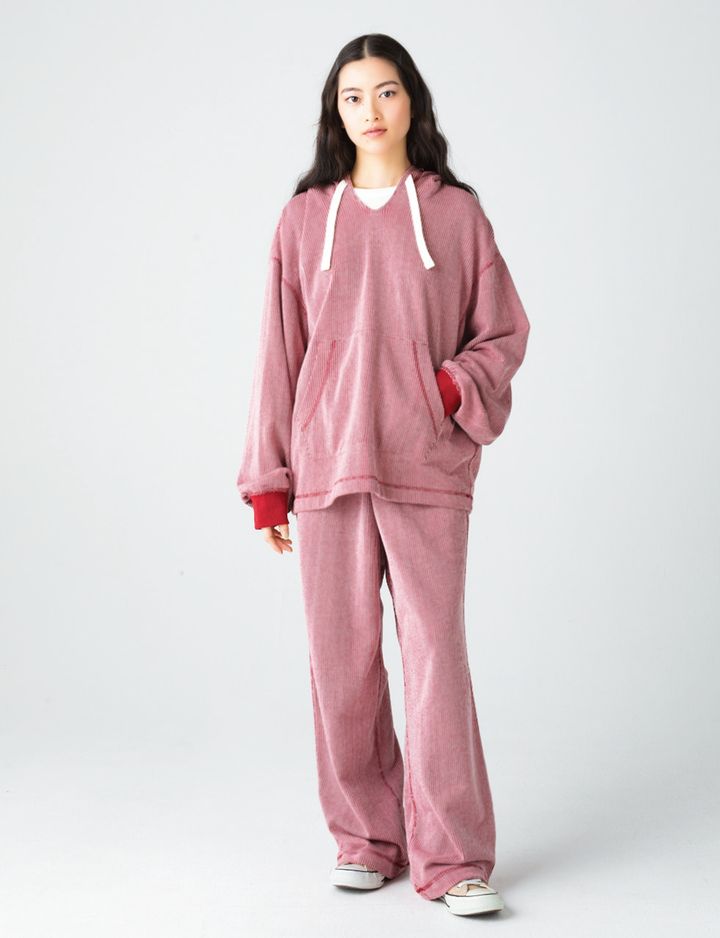 ゆったりシルエットとソフトな肌触りで快適に