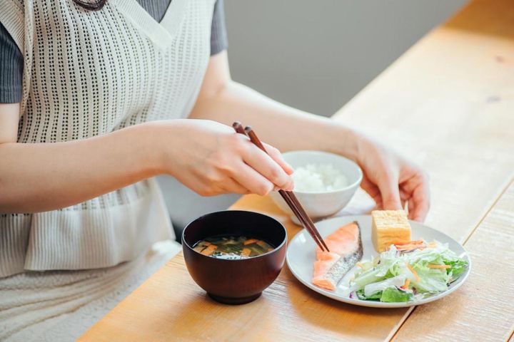 朝食を食べないと太る！？77歳医師が教える【朝メシ改革】と血糖値スパイクを防ぐ方法