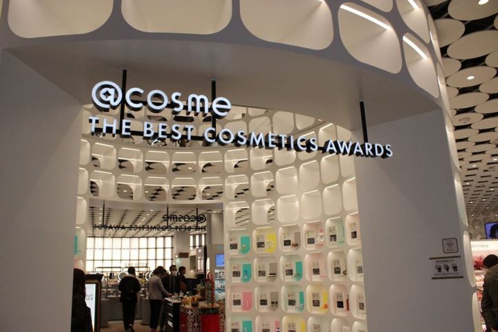 化粧品や美容関連の口コミが集まる日本最大のサイト「＠コスメ（アットコスメ）」に掲載されているランキング上位のアイテムを、元美容部員で化粧品集めが趣味の筆者が主観を交えつつ、おすすめポイントや使用感についてご紹介する「元美容部員が本音レビュー」の第2回をお届けします！