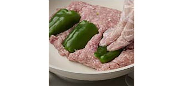 ピーマンを押し付ける (C)みき／KADOKAWA