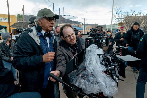 【写真を見る】撮影監督ダリウス・コンジとアスター監督をとらえたメイキング写真も到着 [c]2025 Joe Cross For Mayor Rights LLC. All Rights Reserved.