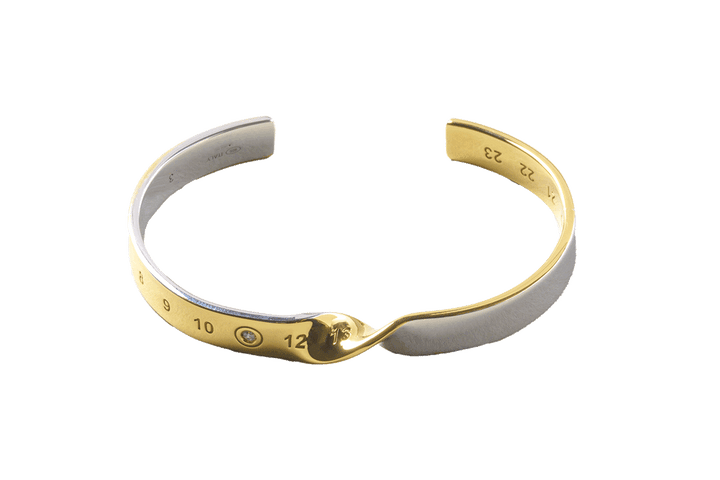 〈メゾン マルジェラ〉のバングル