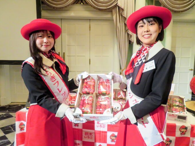 とちぎフレッシュメイトの野崎未来さん（左）と佐藤ひかりさん