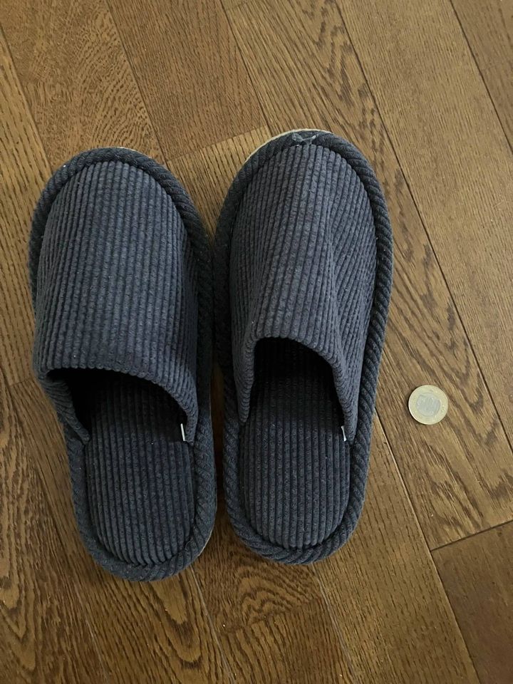 DAISO(ダイソー)：外縫いスリッパ(コーデュロイ、24cm-25cm)