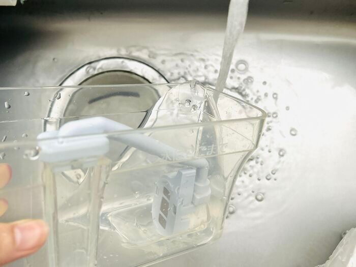 冷蔵庫の「製氷機」のお手入れ、忘れてない？簡単にお掃除できるアイテムがあるんです♪