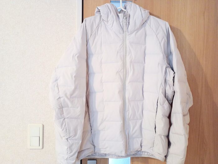 ダウンジャケットの砂汚れは『軍手』落とせる！？噂の方法を検証してみた結果…「これで外遊びも安心♪」