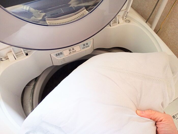 ダウンジャケットの砂汚れは『軍手』落とせる！？噂の方法を検証してみた結果…「これで外遊びも安心♪」