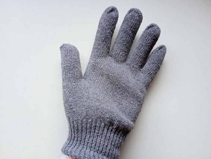 ダウンジャケットの砂汚れは『軍手』落とせる！？噂の方法を検証してみた結果…「これで外遊びも安心♪」