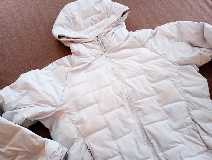 ダウンジャケットの砂汚れは『軍手』落とせる！？噂の方法を検証してみた結果…「これで外遊びも安心♪」