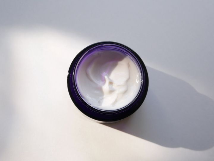 良質な睡眠のためにブレンドされた精油の香りに癒やされる