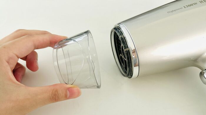 ドライヤーの「先端カバー」外して使うのが正解！？「今までつけっぱなしだったわ…」「時間無駄にしてたかも」