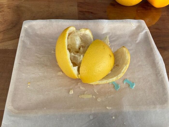 パン袋の『留め具』をカット！→便利グッズとして生まれ変わる！？意外な使い道をチェック