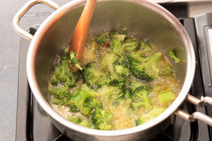 パスタ世界一のシェフが教える「パスタがなくても作れる手打ち風パスタ」。意外な食材が代用品として使えるんです♡