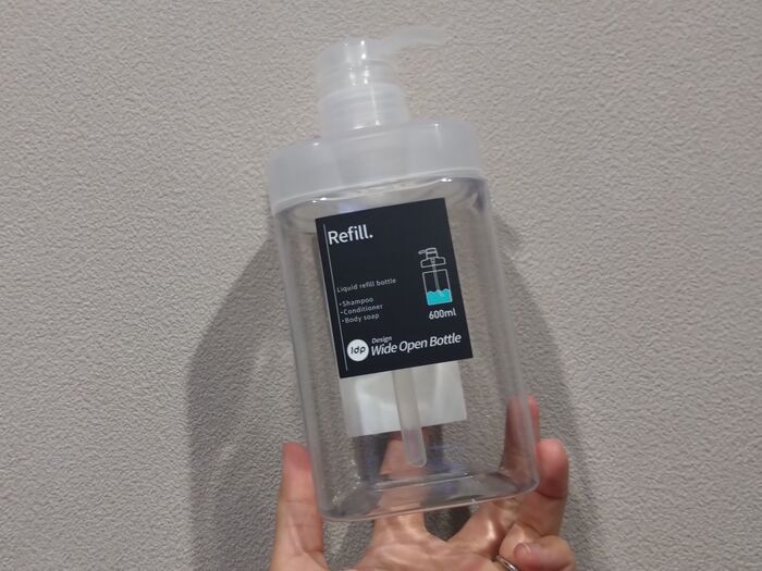 シャンプーの詰替えが秒速で終わる！〈ダイソー広口ボトル〉がホントに優秀すぎました。