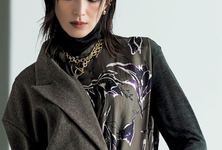 ゴールドアクセやハットを添えて品よく華やかに