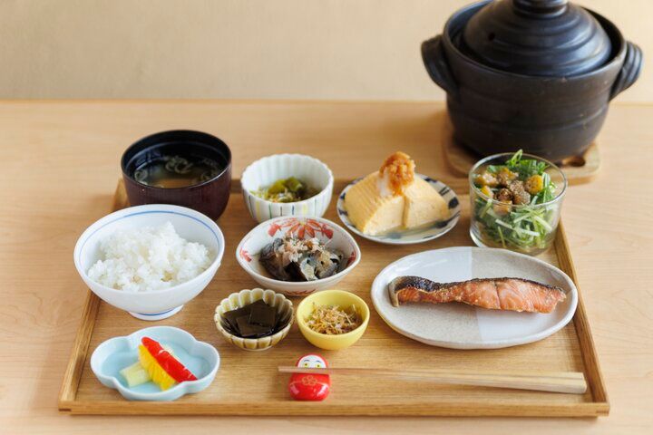 京都旅の朝食は「旬菜 いまり」で、土鍋の炊きたてごはんとおだしの効いたおばんざい