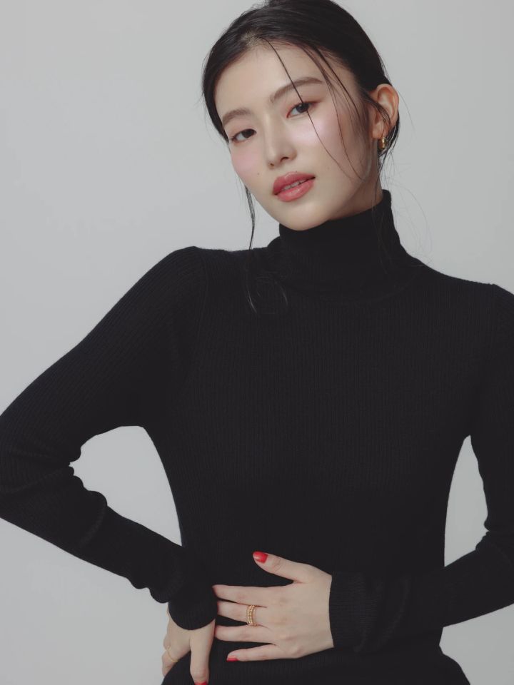 ユニクロ UNIQLO 黒セーター メリノリブタートルネックセーター メイク