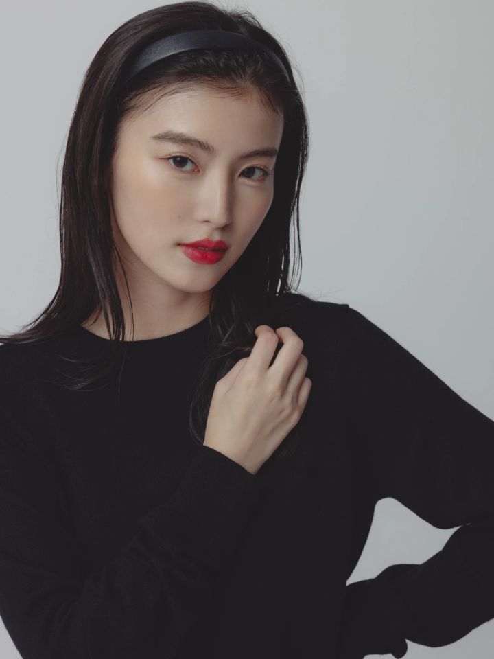 ユニクロ UNIQLO 黒セーター メリノクルーネックセーター マットリップ メイク