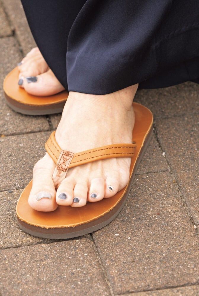 ビーチサンダルはレインボー