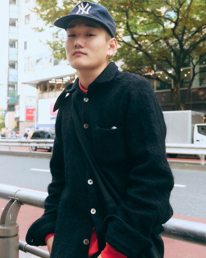 【スナップ】インナーのオレンジを首元と袖から全力で見せるための着こなし