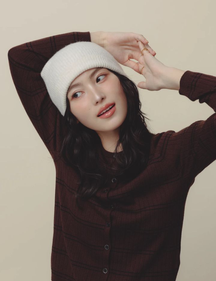 ユニクロ UNIQLO メリノリブクルーネックショートカーディガン オレンジチークメイク