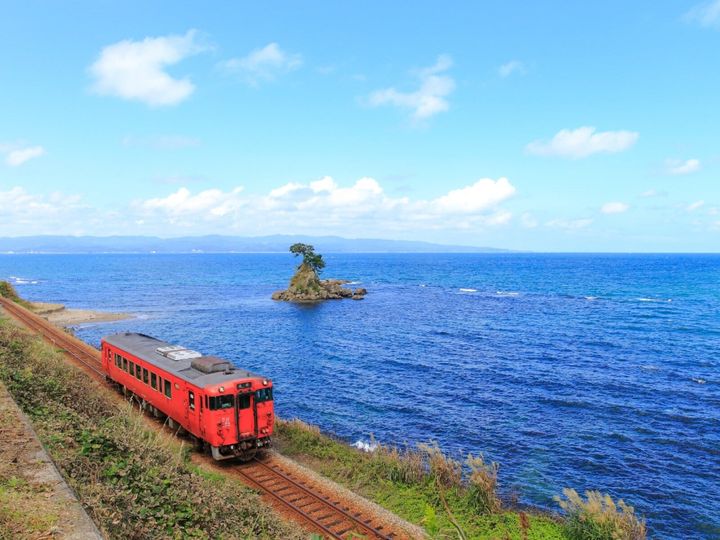 All About ニュース編集部が全国250人を対象に実施した「老後に住みたい自治体に関するアンケート」の調査結果から、老後に住みたい「富山県の自治体」ランキングを発表！ 2位「氷見市」を抑えた1位は？