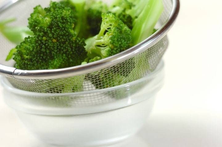 ブロッコリーのゴマ和えの下準備1