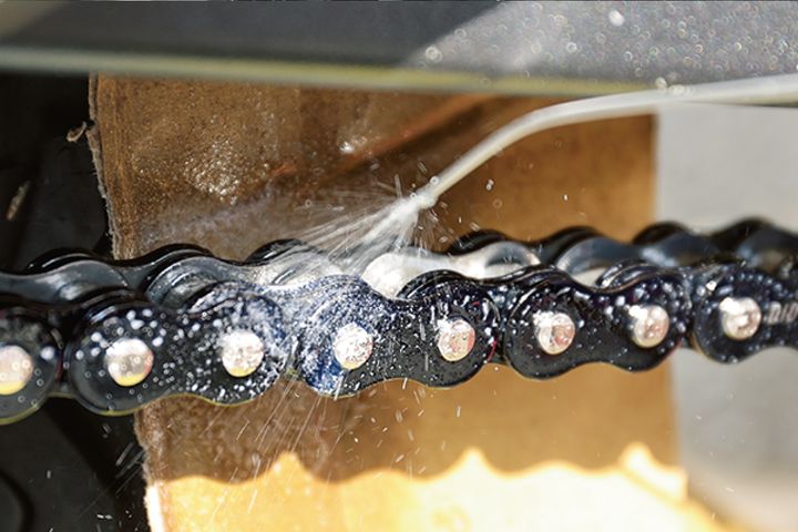 令和の新常識！愛車を守る正しい冬季保管術