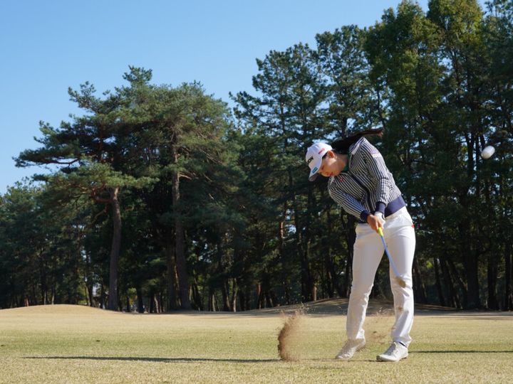 「スピンがかかった高い弾道」を打つ方法！プロのようなハイボールでバーディ量産