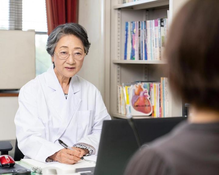 天野さんは週2回の女性外来を担当。問診では、目の前の患者さんが発するサインを見逃さないよう、注力。