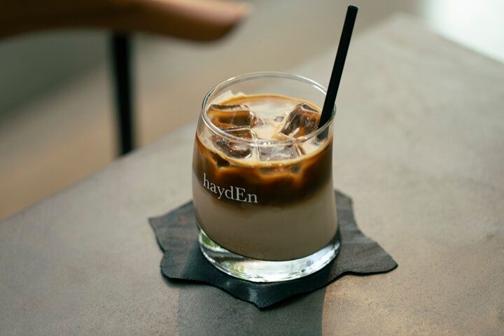 昼と夜で違う雰囲気をまとう大人の空間♪ 向島「haydEn」で味わうプリンとグラスパフェ