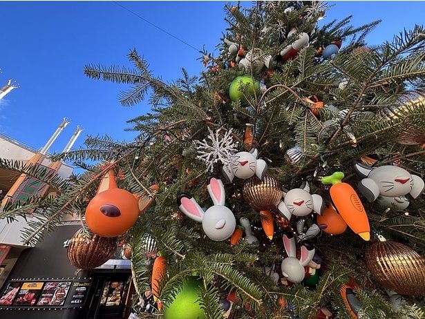 【写真】クリスマスツリーのオーナメントもジュディやニックのデザイン！