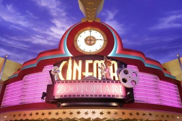 入口サインの「IKSPIARI」の文字が「ZOOTOPIARI」に！