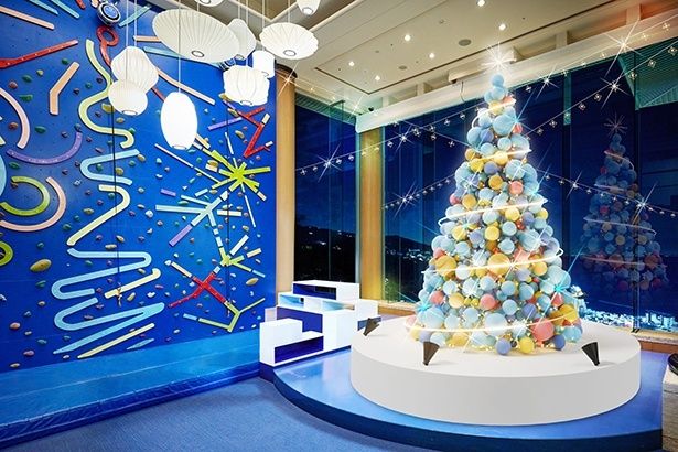 パステルカラーで彩られたクリスマスツリー