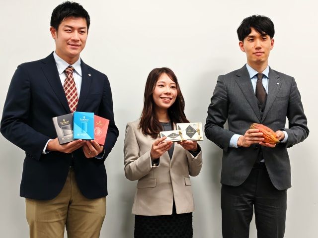 江崎グリコ「Tunmel」・ボンボンショコラ カカオセレクション新作発表会にて／左から、開発に携わった神頭渉さん、槌田智子さん、古谷正樹さん