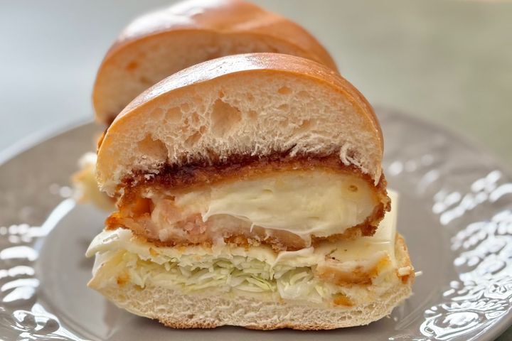 中身とろっとろで「パンふわっふわ」【ローソン】濃厚＆贅沢な冬バーガー